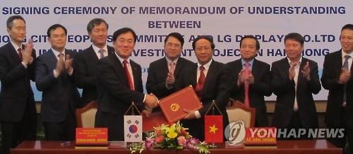 Lễ ký kết hợp tác đầu tư giữa LG và Việt Nam tháng 4/2016.