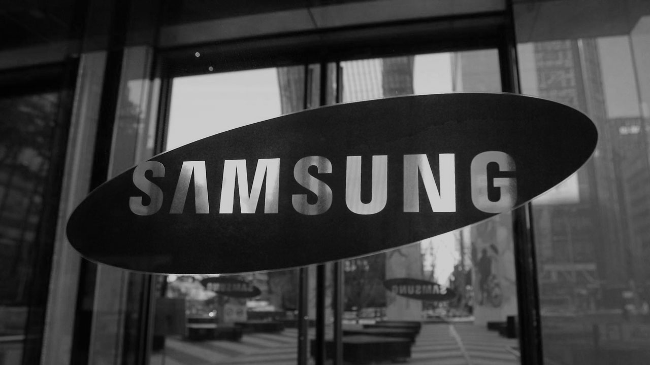 Bloomberg: Samsung rơi vào khủng hoảng do quá nóng lòng muốn vượt mặt Apple