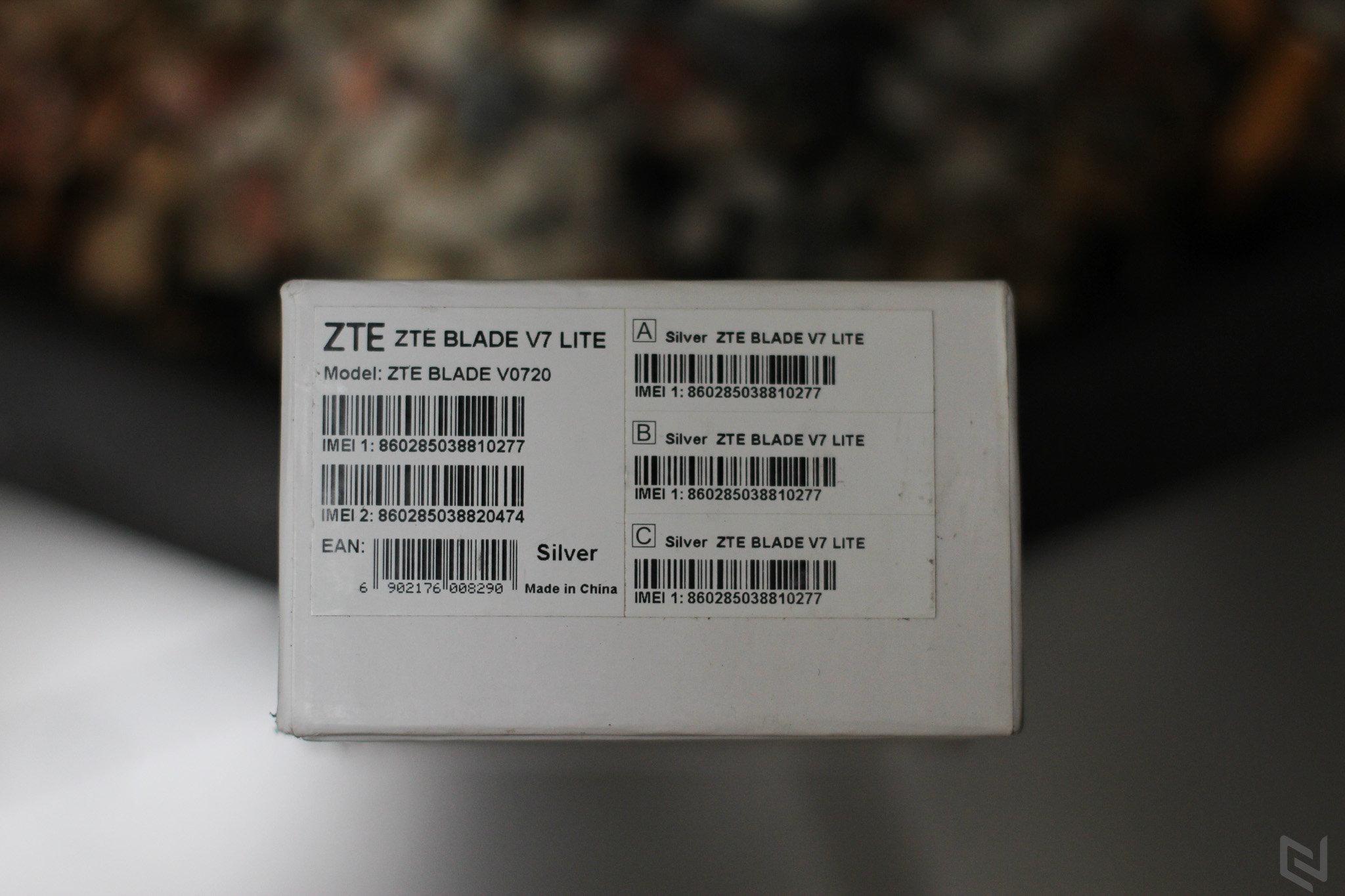 Trên tay ZTE V7 Lite: kim loại nguyên khối, vân tay, kính 2.5D, giá 3.7 triệu