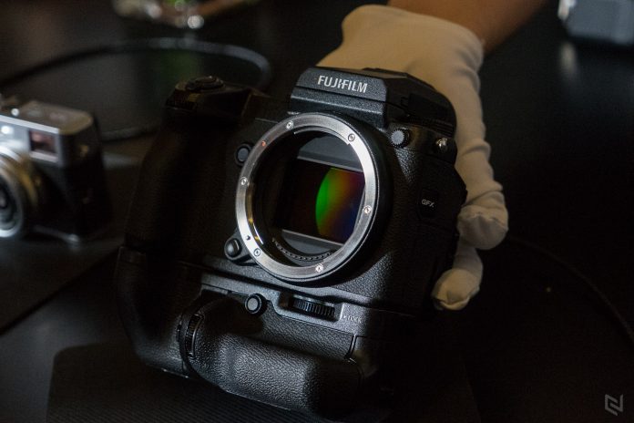 Fujifilm ra mắt máy ảnh Mirrorless cảm biến Medium Format GFX 50S tại VN