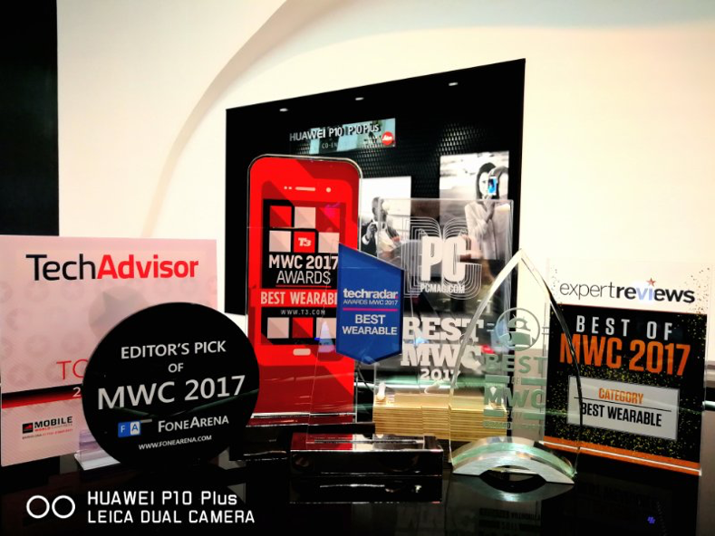 Hình ảnh giải thưởng của P10 và P10 Plus trong MWC 2017