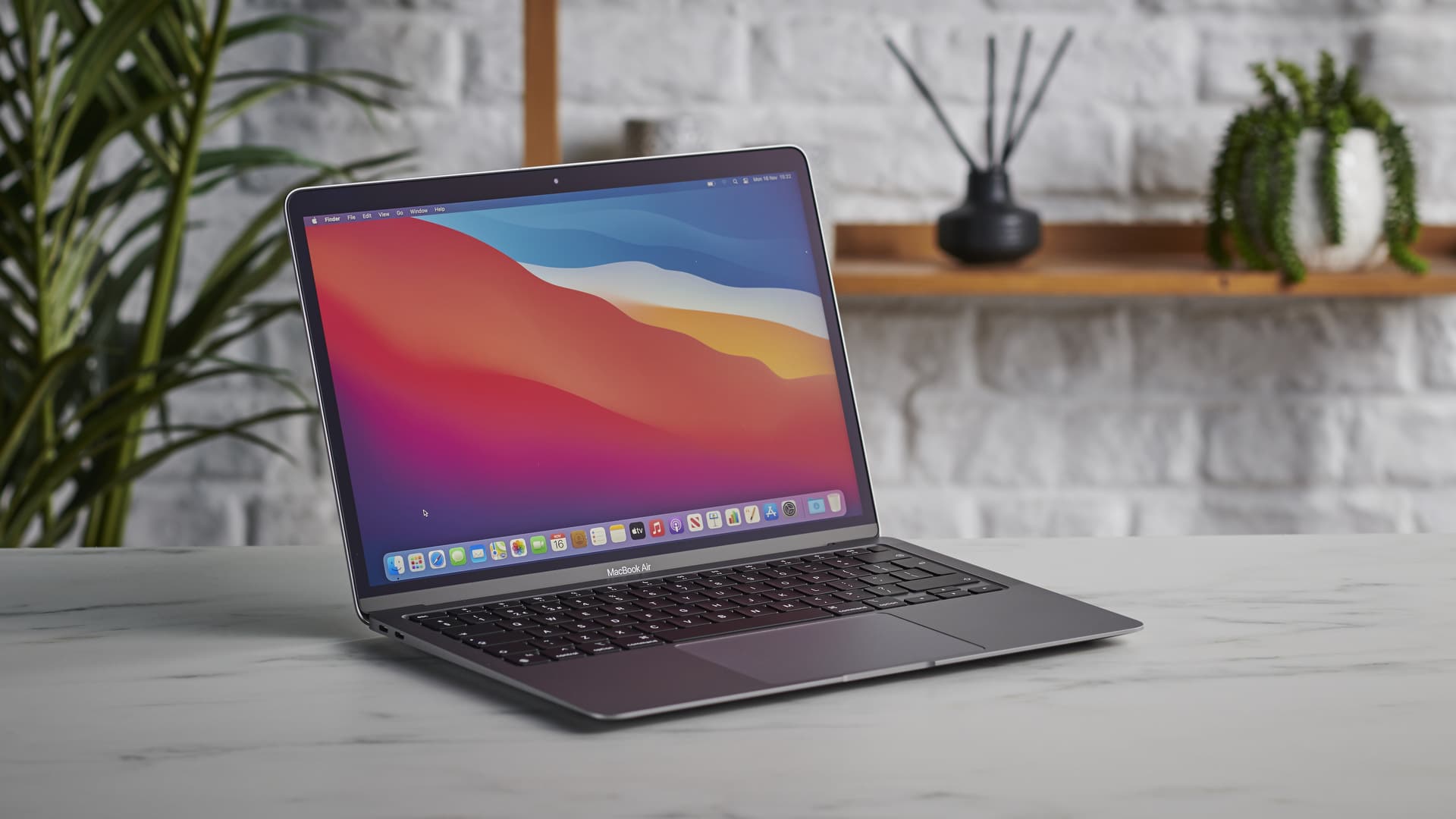 MacBook-Air-with-Apple-M1.jpg