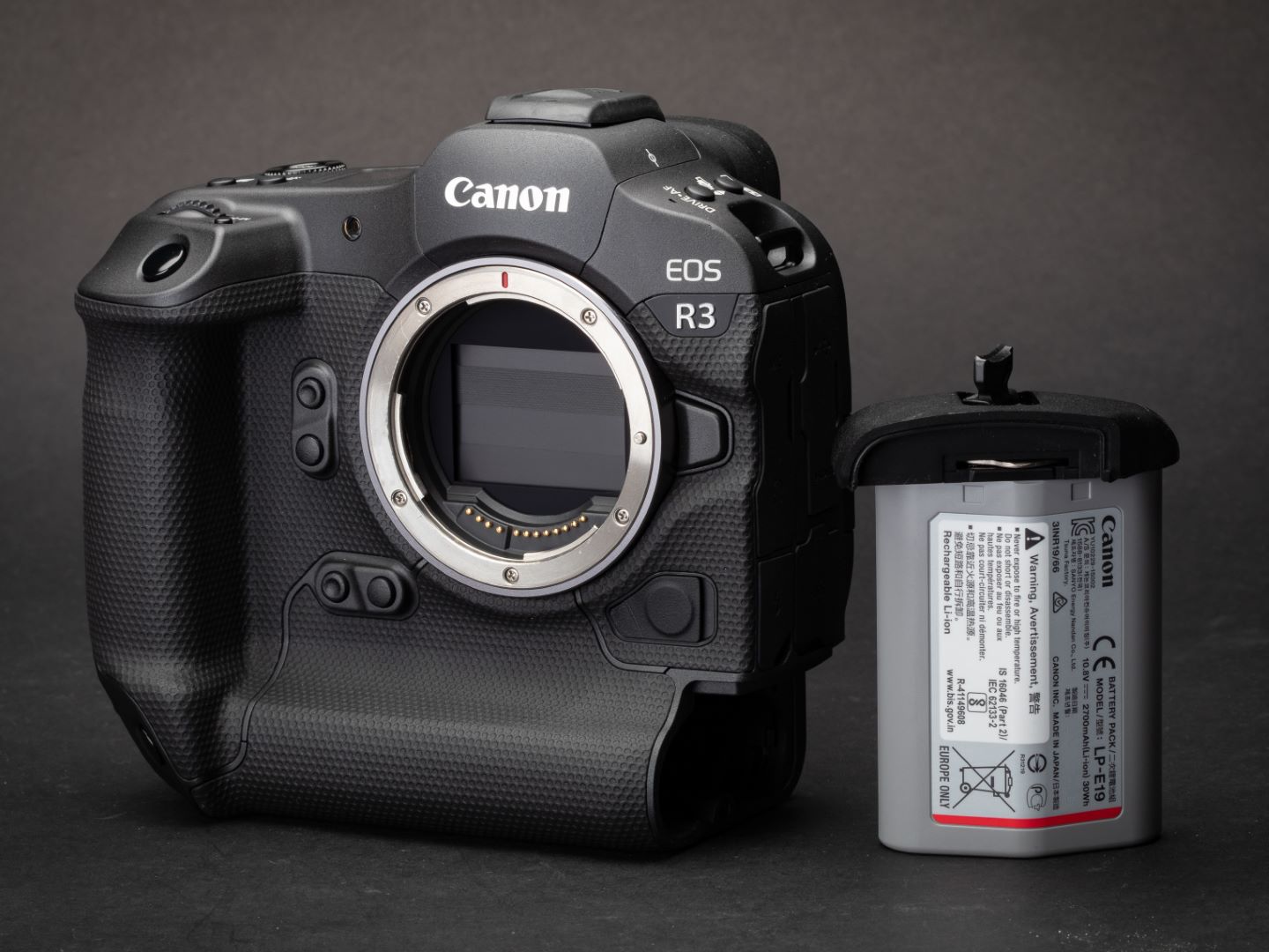 Canon-EOS-R3-04.jpg