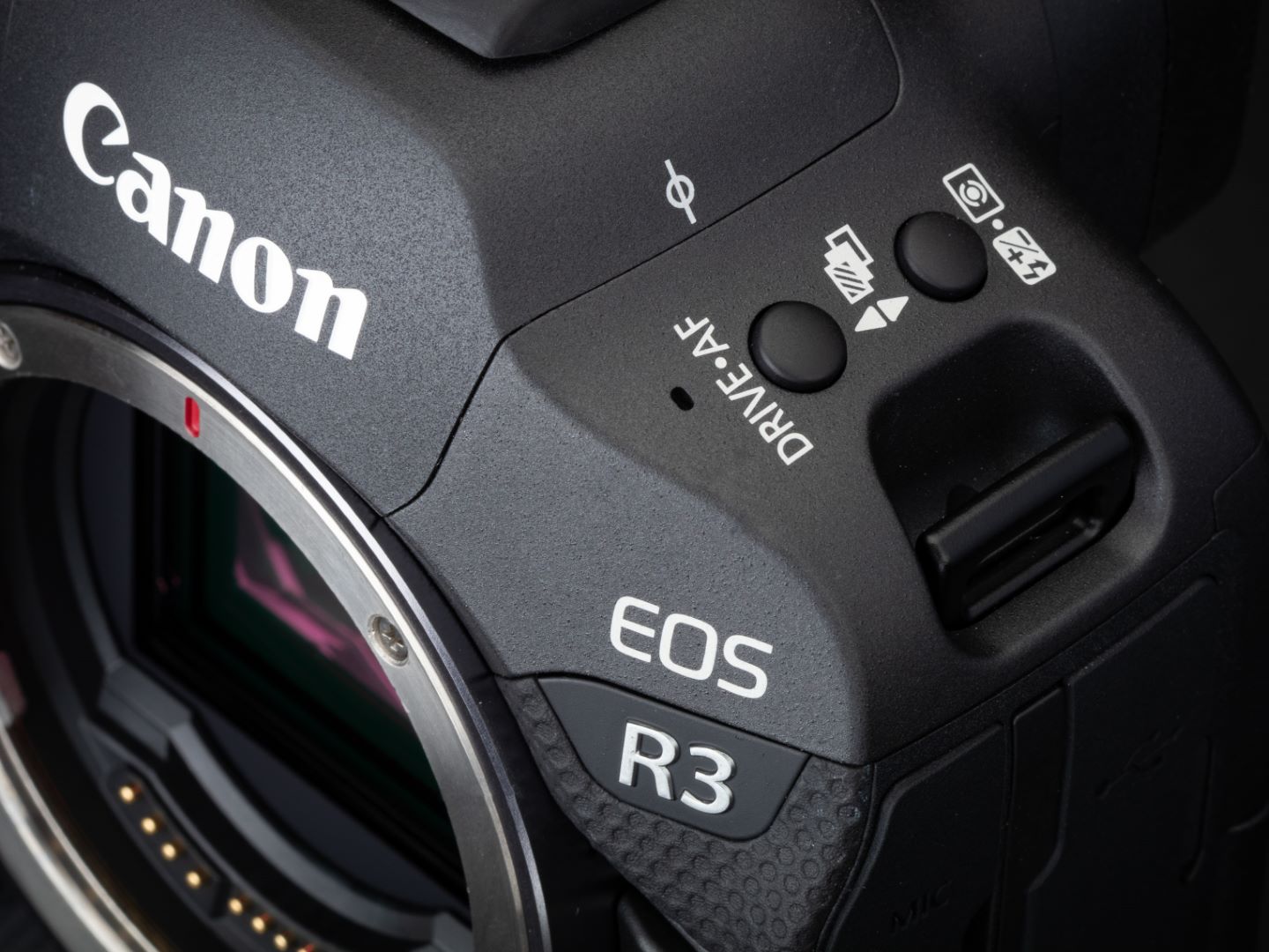 Canon-EOS-R3-06.jpg