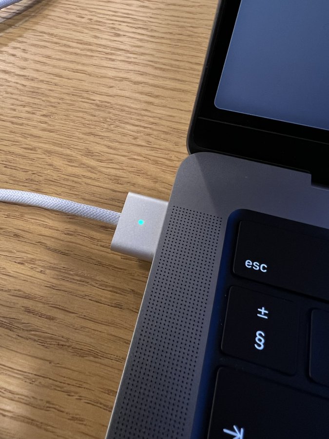 Apple mở bán lẻ cáp sạc Magsafe 3 với 4 màu sắc như MacBook Air M2